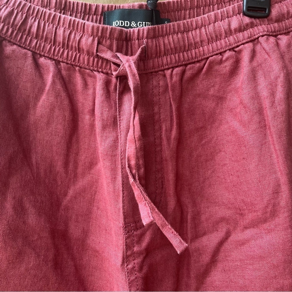 Rodd & Gunn Linen 9" Resort Short in Berry Size Small - Picture 2 of 7